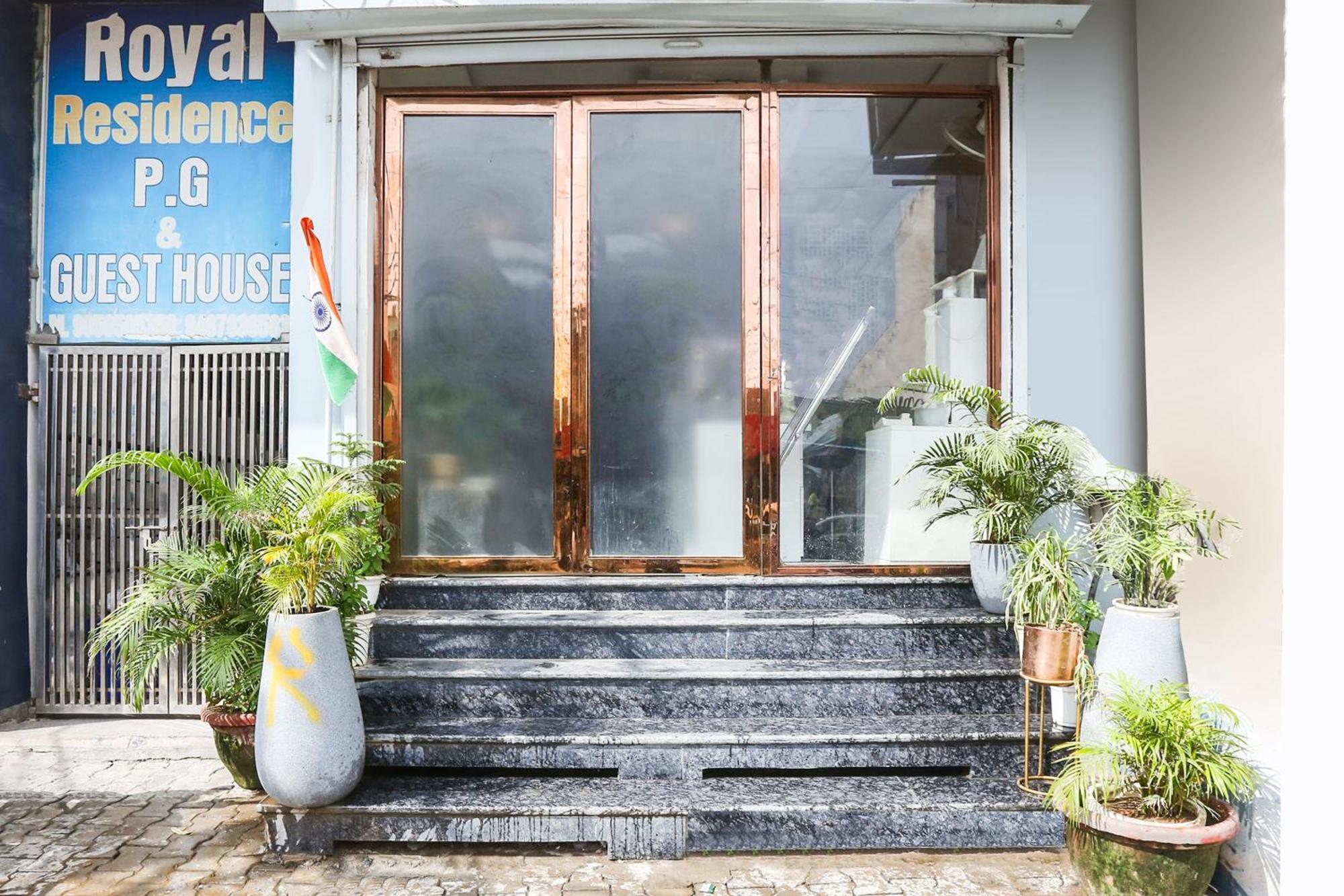 Hotel O Royal Guest House Garhi Harsaru Buitenkant foto