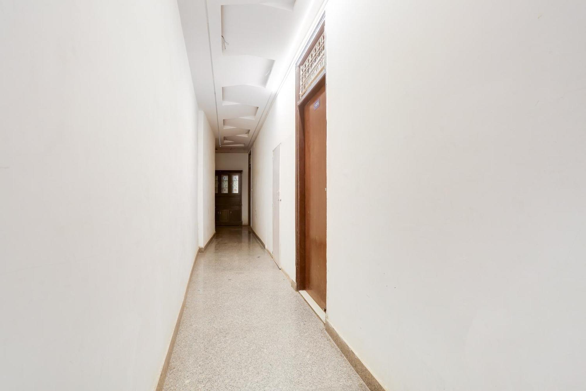 Hotel O Royal Guest House Garhi Harsaru Buitenkant foto